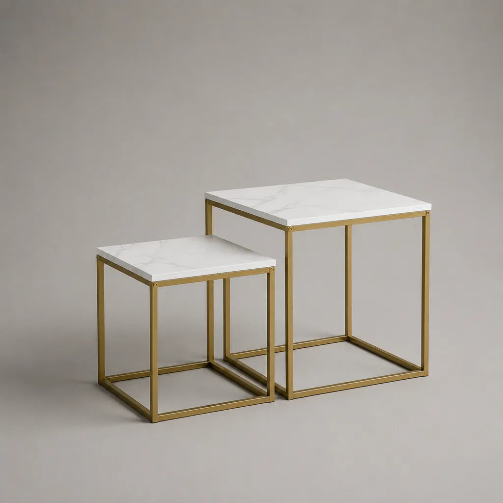 Couchtische im 2er-Set, quadratisch und ineinanderstellbar, MDF in Marmoroptik mit Stahlgestell, Weiß/Gold, 50 × 50 × 55 cm und 40 × 40 × 45 cm